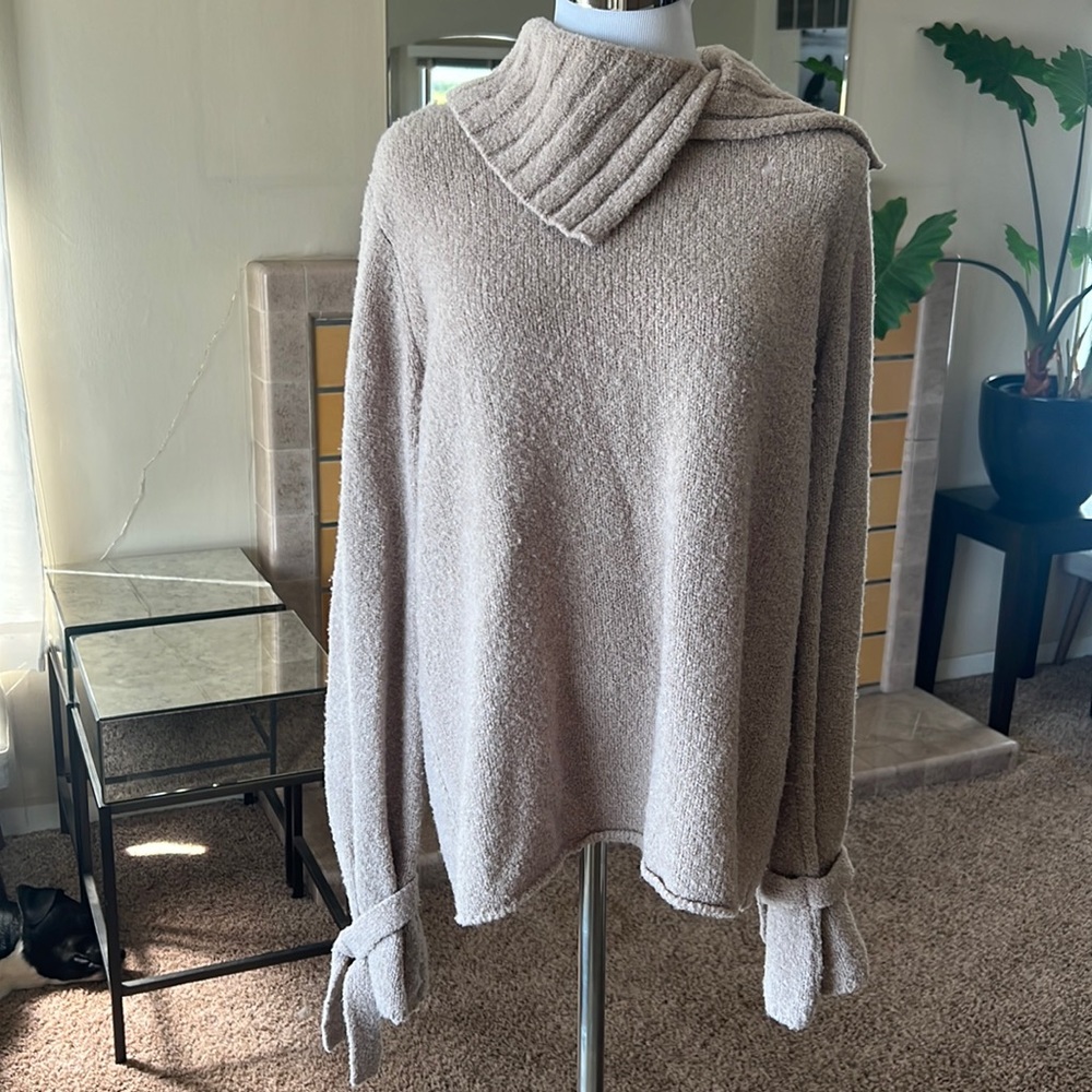 Brochu Walker Medium Split Back Sweater - image 1